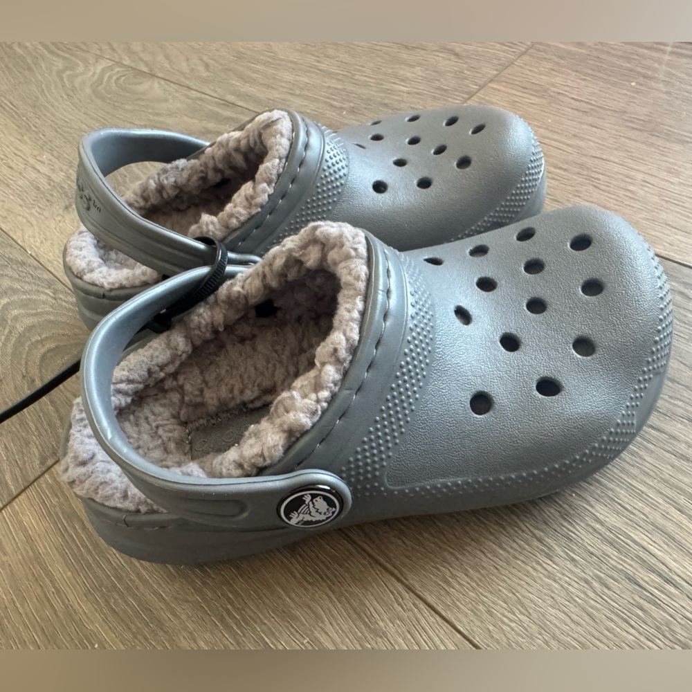 NWOT Crocs 203506 Classic Fur Lined Clog Gray Slip On Clog Shoes Size Kids C10